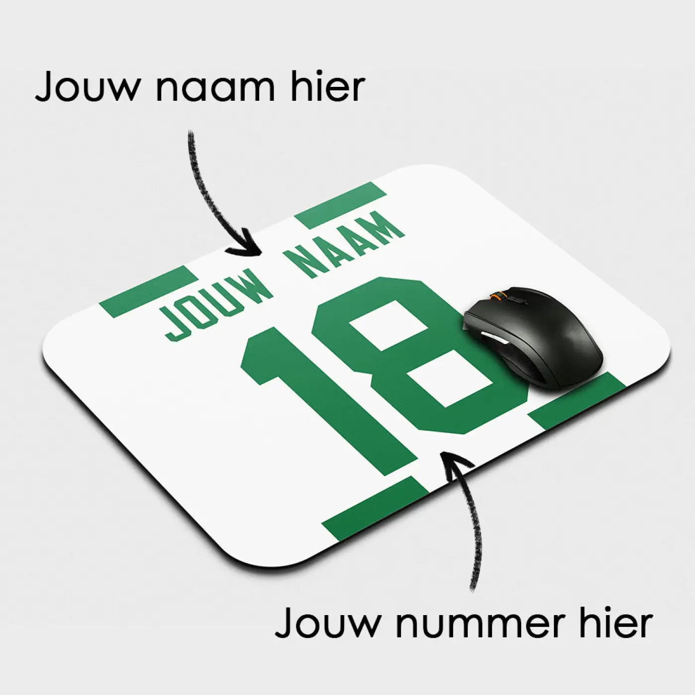 Witte muismat met groen sportshirt ontwerp nummer 18 en naam placeholder groningen voetbal muismat