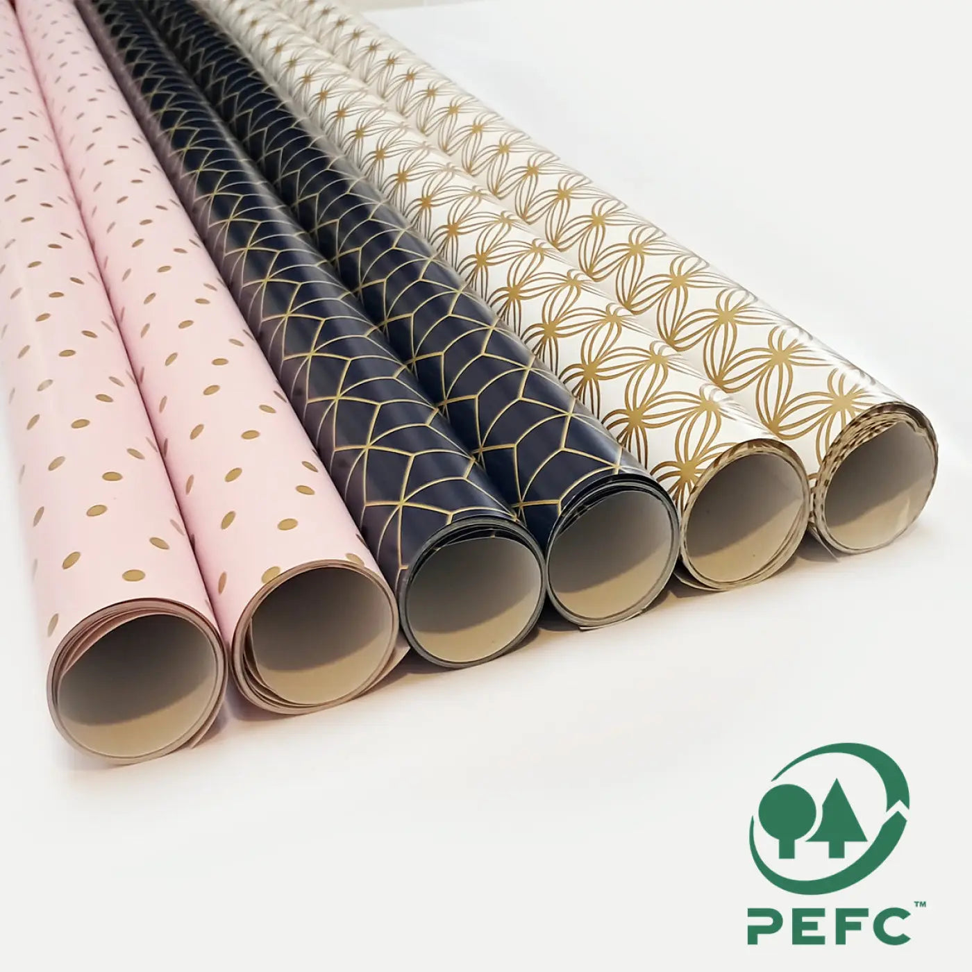 Cadeaupapier premium 6 rollen met roze navy blauw en crème kleuren en gouden folie patronen voor decoratief gebruik