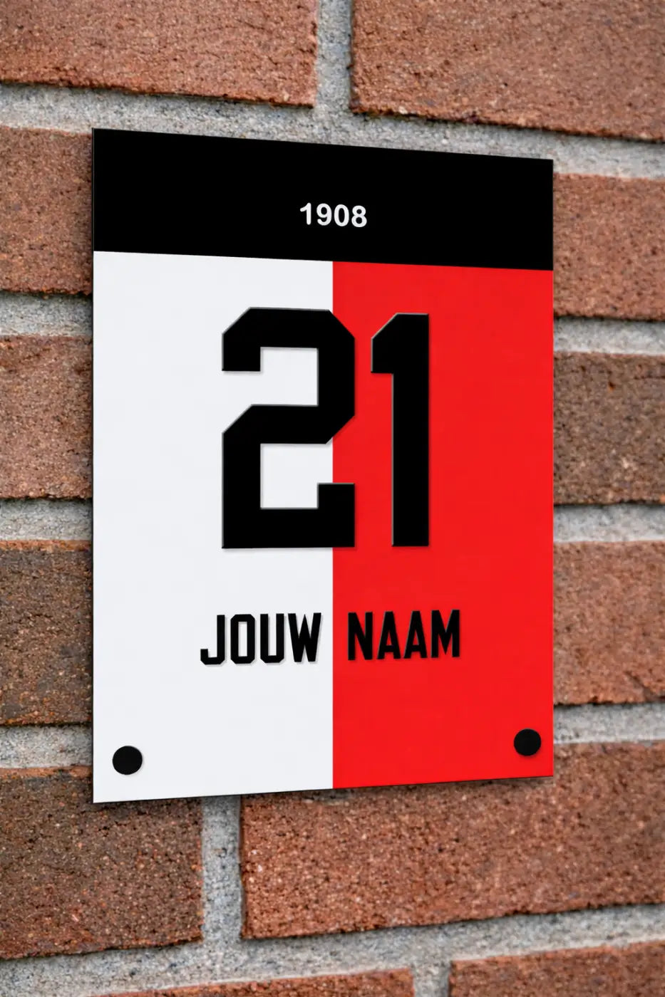Naambordje voordeur voetbal rotterdam met strak zwart-wit-rood ontwerp, jaartal 1908 en zwarte tekst jouw naam