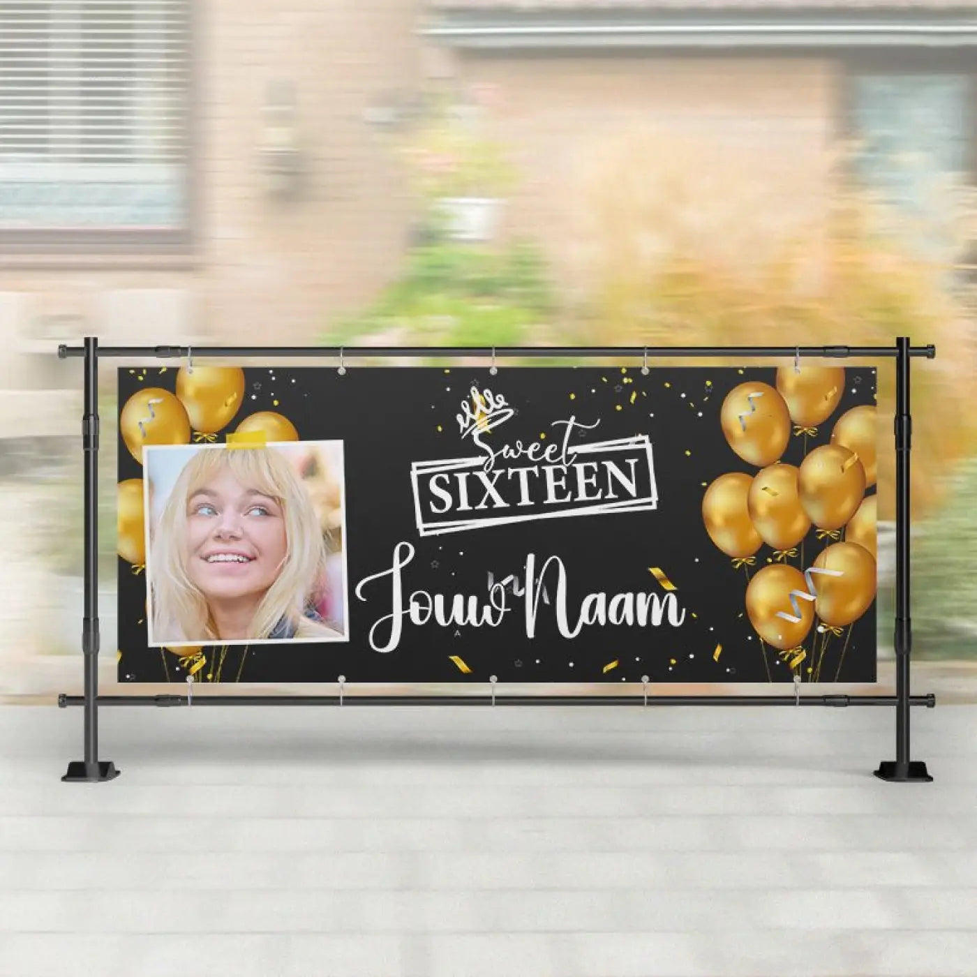 Zwart met goud sweet sixteen spandoek met aanpasbare foto ballonnen en confetti ontwerp voor 16 jaar feest